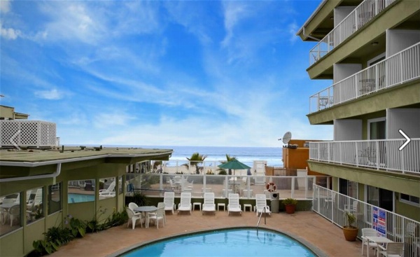 Surfer Beach Hotel image 1